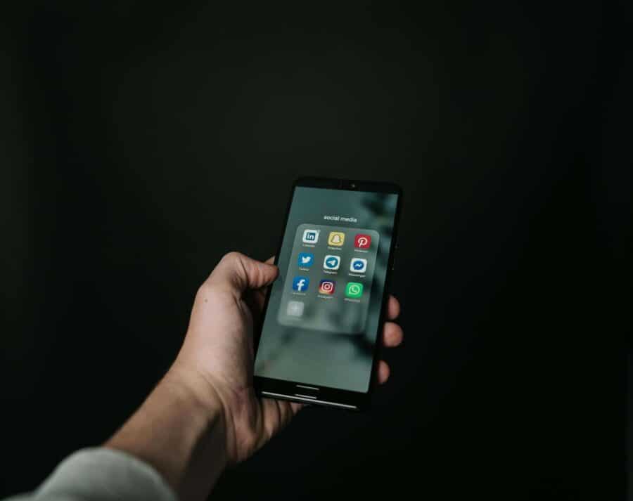What is a social media investigator